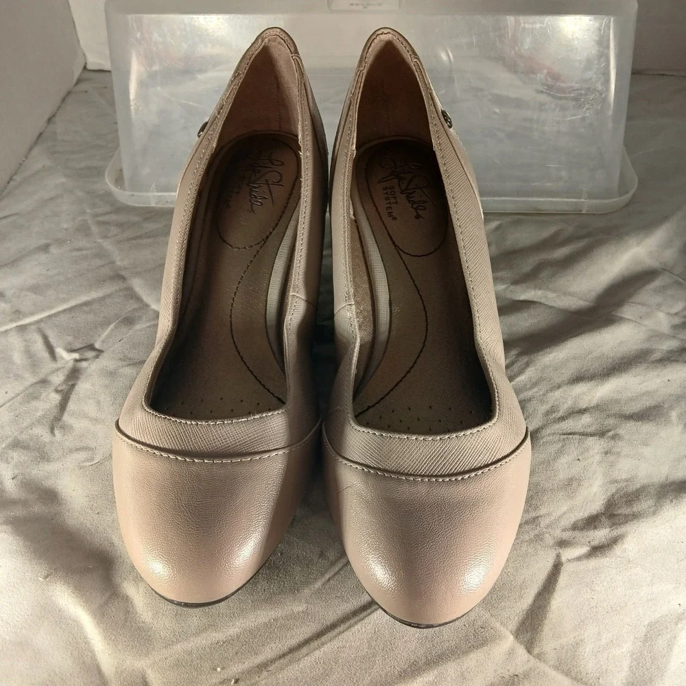 Life Stride Beige Wedge Pumps